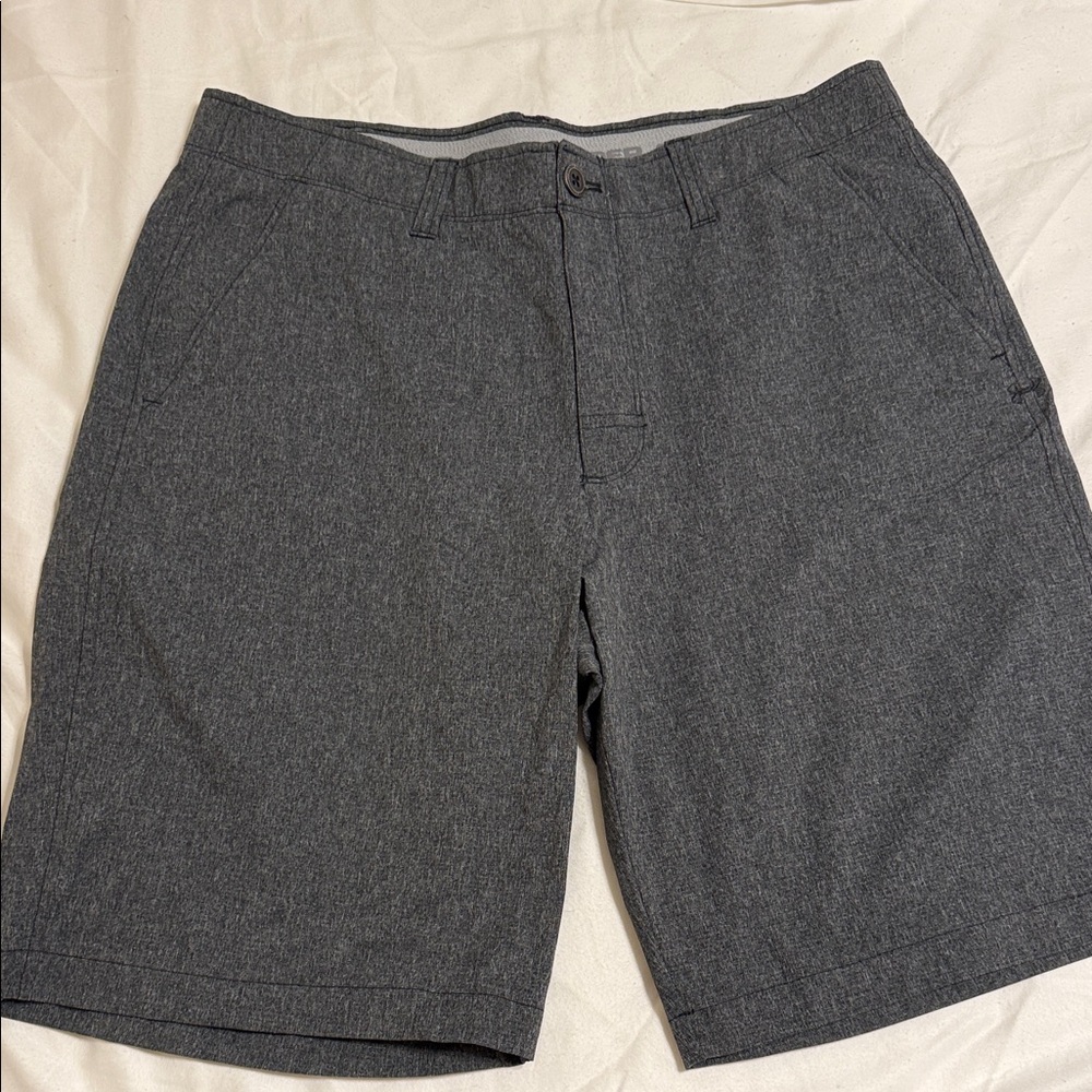 Under Armour Men's Charcoal Flat Front Shorts size 34 new without tags